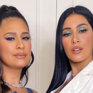 Simone e Simaria surgem em looks com decote em live de marca, em 26 de julho de 2020