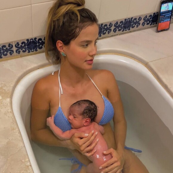 Biah Rodrigues curtindo momentos de relaxamento com o filho, Theo