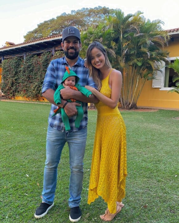 Filho de Biah Rodrigues e Sorocaba, Theo está com 2 meses