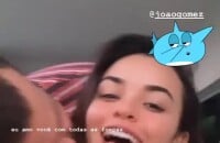 Talita Younan ganha beijo do namorado, João Gomez, ao anunciar gravidez