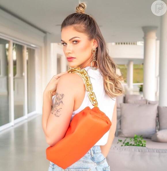 Andressa Suita chama a atenção por looks estilosos