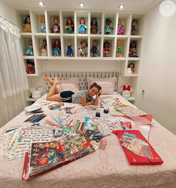 Larissa Manoela coleciona bonecas das princesas da Disney