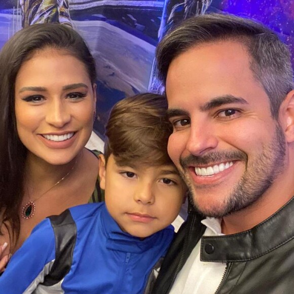 Simone e Kaká Diniz comemoram aniversário de 6 anos do filho, Henry, em casa