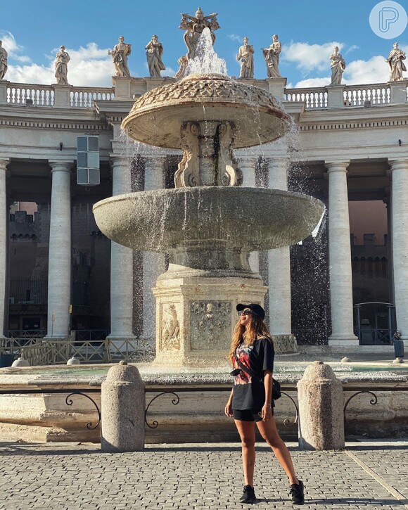 Anitta visita o Vaticano ao chegar em Roma, na Itália