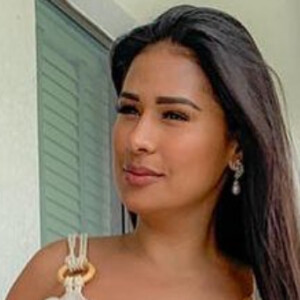 Simone, grávida pela segunda vez, notou aumento dos seios