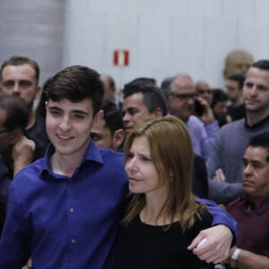 Filho de Gugu Liberato, João Augusto presta homenagem ao pai no dia em que ele faria 61 anos: 'Hoje é dia 10 de abril, sua data de nascimento. Sei que está descansando agora, te amo muito e pra sempre'