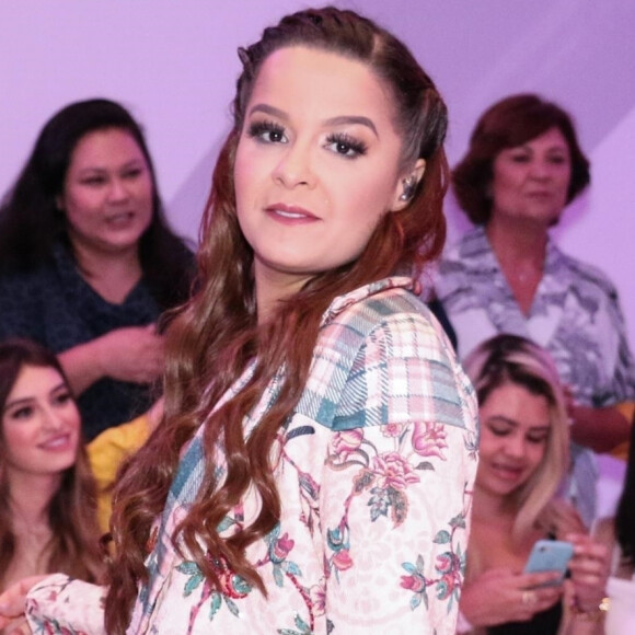 Maiara renova bronzeado e agita com foto provocante do corpo de biquíni