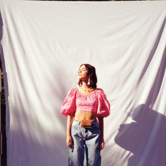 Bruna Marquezine mostra look de campanha!