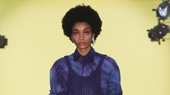 Crochê, tie dye, assimetria: as trends de moda no desfile da LED. Fotos!