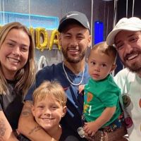 Neymar festeja aniversário de Davi Lucca com Carol Dantas e Vinicius Martinez