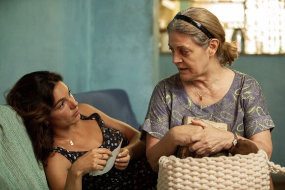 Na novela 'Amor de Mãe', Betina (Isis Valverde) é chamada de novo no hospital por conta da pandemia do novo coronavírus