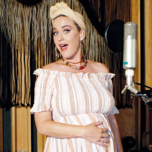 Katy Perry e Orlando Bloom revelam nome da 1ª filha: 'Daisy Dove Bloom'