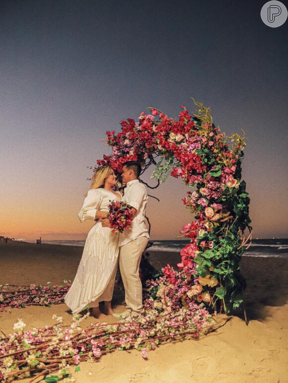 Thayse Teixeira escolheu a praia do Futuro, em Fortaleza, para se casar no fim de tarde desta terça-feira, 01 de setembro de 2019