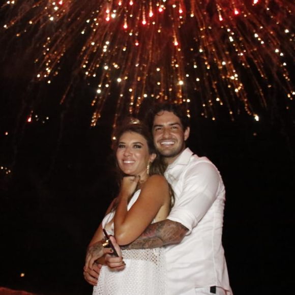 Alexandre Pato ganhou declaração apaixonada de Rebeca Abravanel em aniversário de 31 anos
