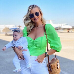 Ana Paula Siebert mostra look da filha