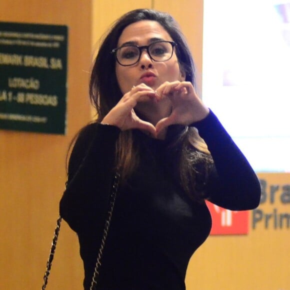 Look curioso de Tatá Werneck para gravação diverte famosos