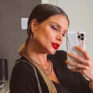 Flávia Viana, grávida de 8 meses, reage à críticas a seu corpo em foto, em 6 de setembro de 2020