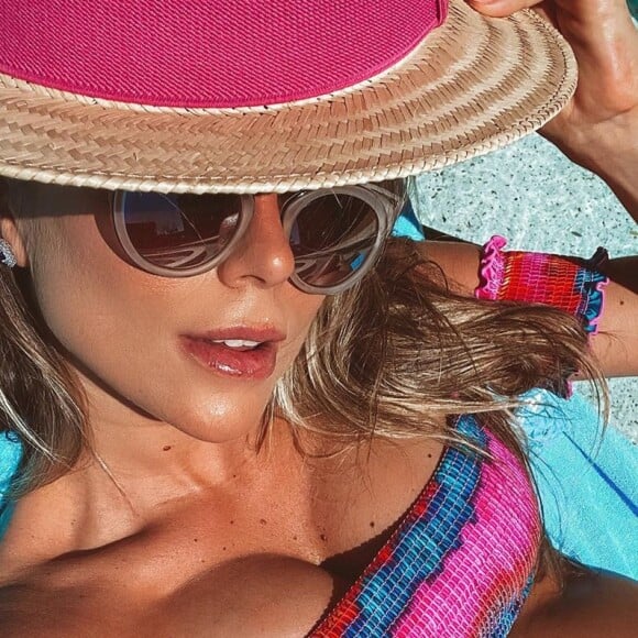 Flávia Viana está grávida de oito meses