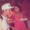 Selena Gomez publicou uma foto antiga para parabenizar seu ex-namorado, Justin Bieber, pelo aniversário de 19 anos, nesta sexta-feira, 1º de março de 2013