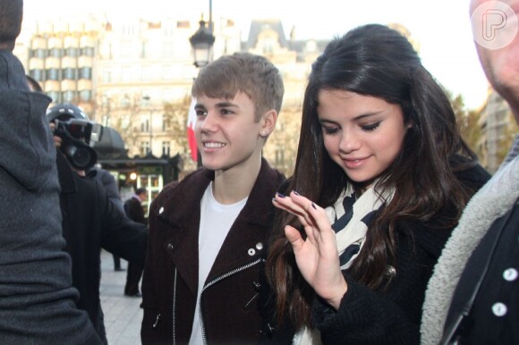 Selena Gomez diz que está mais ousada e tagarela após o término com Justin Bieber
