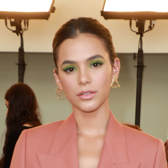 Bruna Marquezine iniciou transição capilar para se livrar da química nos cabelos