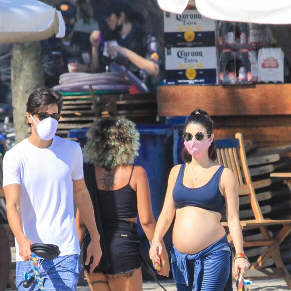 Sthefany Brito reagiu ao comentário de uma internauta sobre seu cachorro