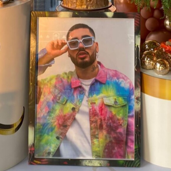 Festa de Kevinho teve mesa de bolo, decoração em tom terroso, churrasco e karaokê