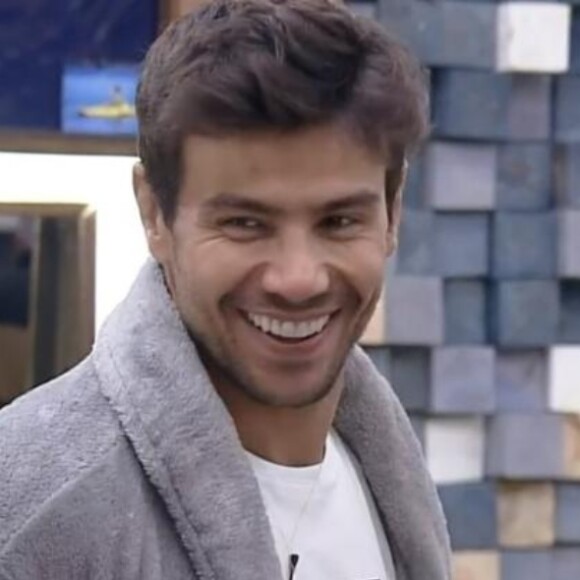 A web aprovou a reação de Lidi Lisboa ao corpo de Mariano