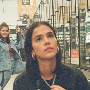 Bruna Marquezine posta fotos divertidas com irmã, Luana