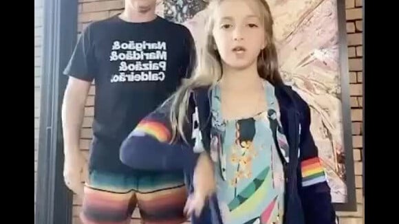 Luciano Huck dança com filha e parabeniza Eva em vídeo