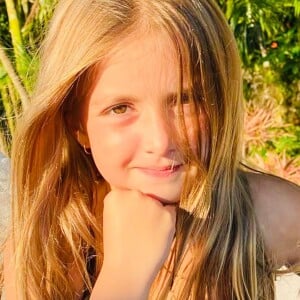 Angélica posta fotos inéditas da filha, Eva, que completou 8 anos