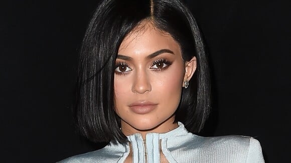 Descubra os produtos de beleza queridinhos de Kylie Jenner e mais famosas!