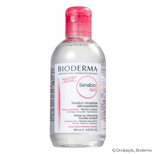 Drew Barrymore usa água micelar Bioderma Sensibio H2O Solution Micellaire (R$ 64,04)