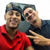 Neymar posta foto ao lado do jogador Ganso