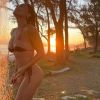 Juliana Paes exibe corpo em forma em foto de biquíni