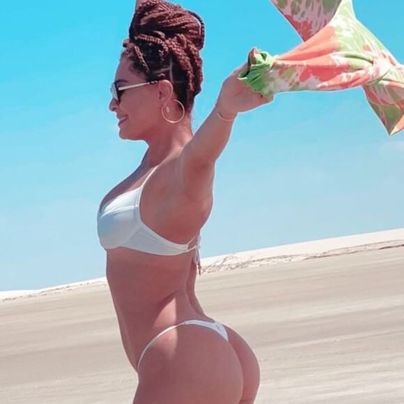Juliana Paes está curtindo dias de trabalho e diversão em família no Maranhão