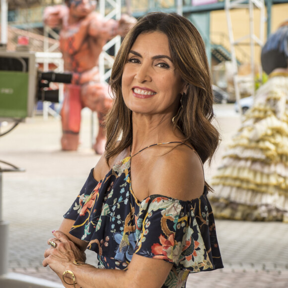 Fátima Bernardes apareceu com as filhas em aniversário de 23 anos delas