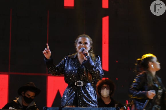 Maiara e Maraisa, em primeiro show com público pós-pandemia do coronavírus, cantaram sucessos como 'Medo Bobo'