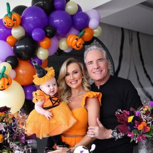 Vicky, filha de Ana Paula Siebert e Roberto Justus, ganhou uma festa de Halloween nos seus 5 meses