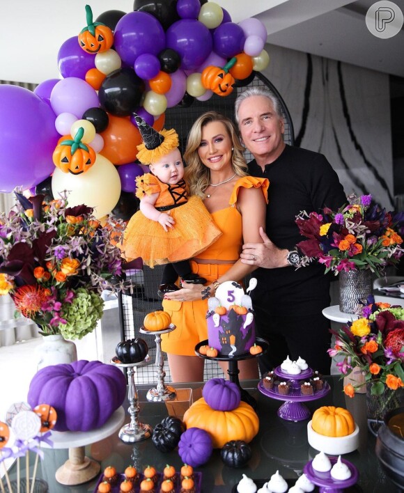 Vicky, filha de Ana Paula Siebert e Roberto Justus, ganhou uma festa de Halloween nos seus 5 meses