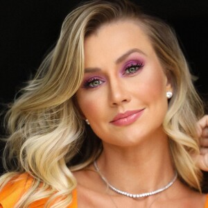 Ana Paula Siebert retomou tratamento com laser no rosto após gravidez