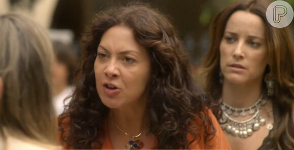 Ao tentar descobrir a traição de seu marido, Cristina vai atrás de Beatriz (Heloísa Périssé) apenas para insultá-la