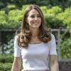 Kate Middleton aliou calça de alfaiataria em tom suave de rosa