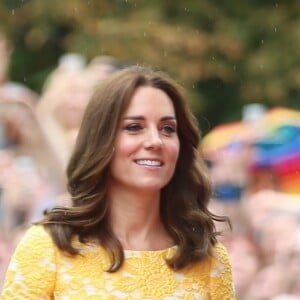 Vestido com renda: peça é queridinha de Kate Middleton e é a cara do verão