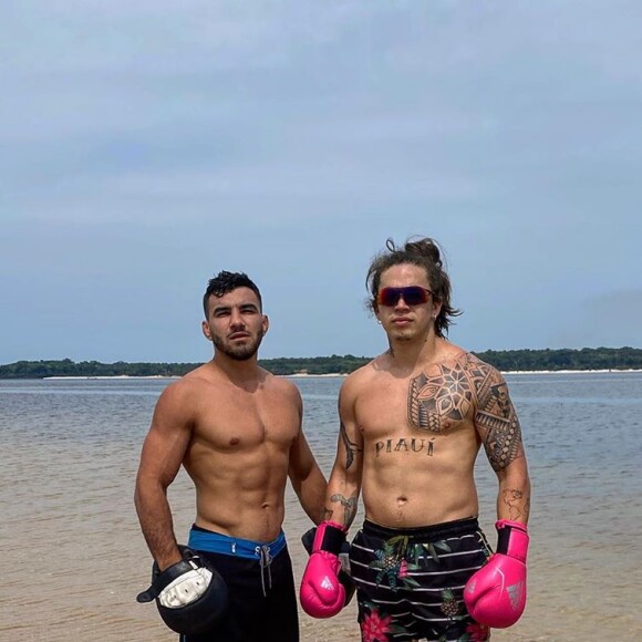 Whindersson Nunes alertou a namorada, Maria Lina, sobre haters: 'Já disse pra ela que na vida real ninguém tem coragem de fazer nem falar nada, tudo cagão'