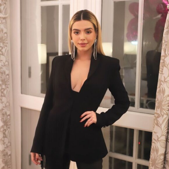 Giovanna Lancellotti fala de fase solteira: 'Na verdade, estou namorando comigo, com meu trabalho, tenho uns rolos, mas estou solteira'