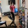 Marília Mendonça exibe corpo mais magro em look fitness