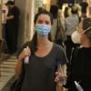 Nathália Dill não dispensou máscara de proteção individual em dia de shopping
