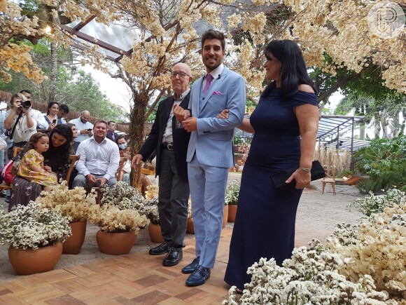 Casamento de Carol Nakamura e Guilherme Leonel: noivo entrou no altar embalado por 'Won't Give Up'