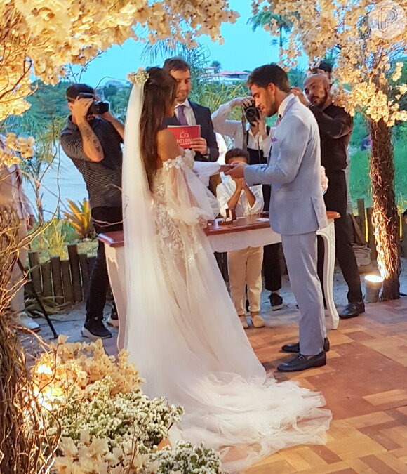 Carol Nakamura se casou com Guilherme Leonel em 12 de novembro de 2020